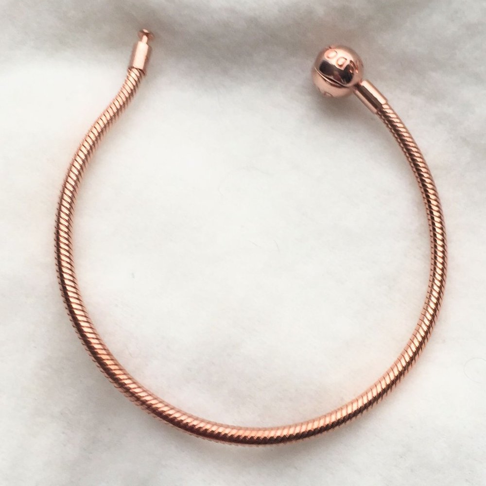BRAND NEW 21cm = 8.3" Pandora Rose Gold Moments Bracelet